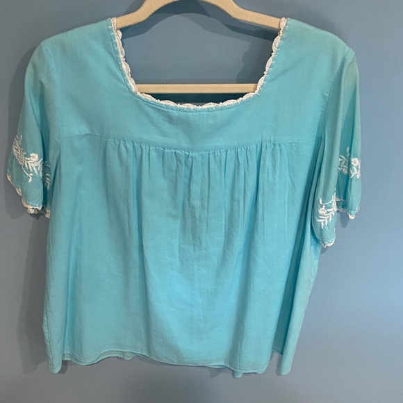 Lilly Pulitzer Tamryn Embroidered Ibiza Blur Blouse with White Floral Detail - Picture 7 of 7